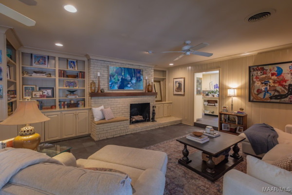 3410 Boxwood Drive