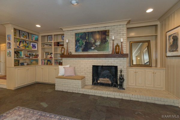 3410 Boxwood Drive