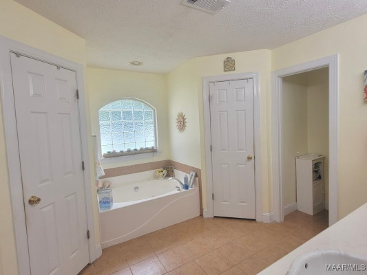 40 Larkspur Lane
