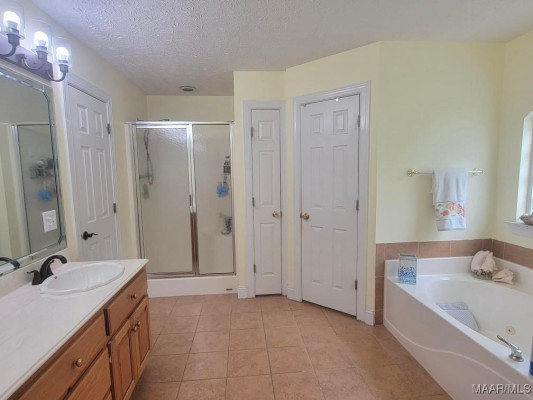 40 Larkspur Lane