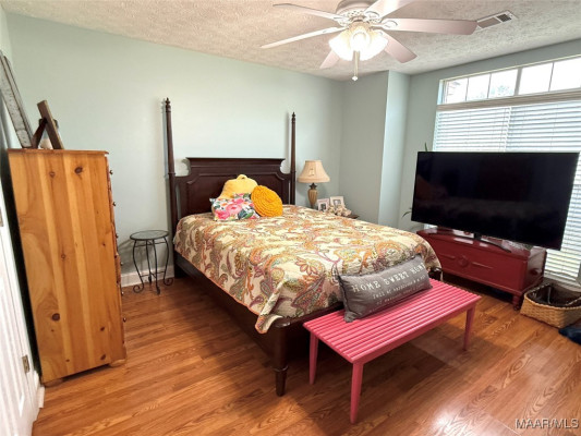40 Larkspur Lane