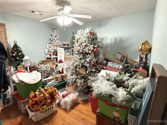 40 Larkspur Lane