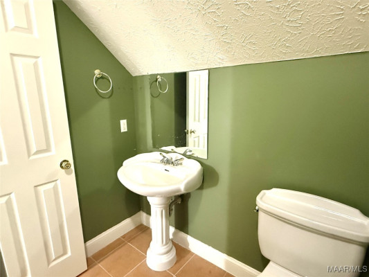 40 Larkspur Lane