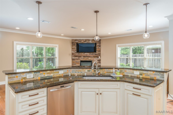 8460 Rockbridge Circle