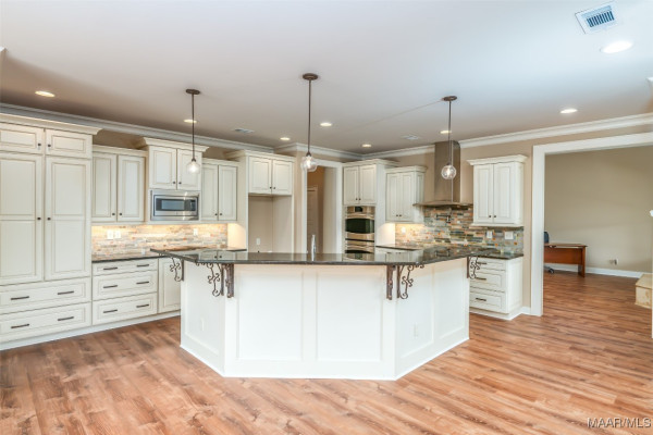 8460 Rockbridge Circle