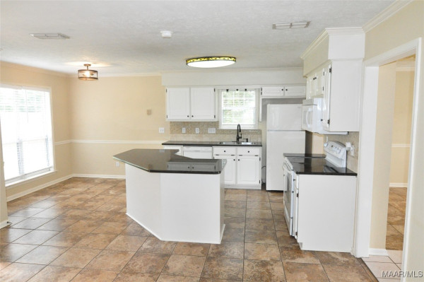 913 SILVER CREEK Circle