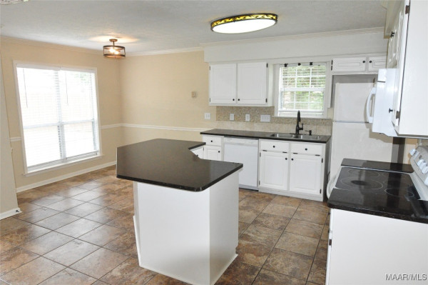 913 SILVER CREEK Circle