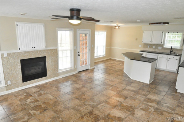 913 SILVER CREEK Circle