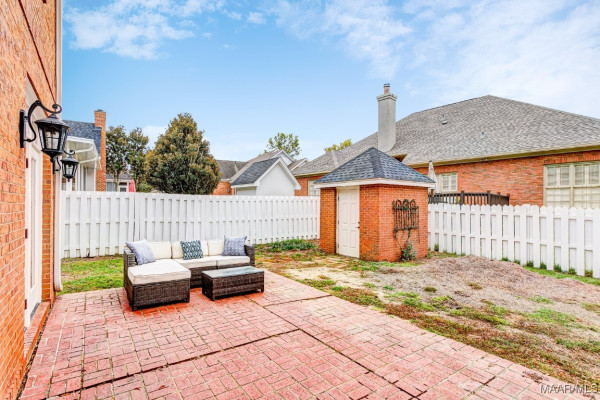 8141 Oak Alley