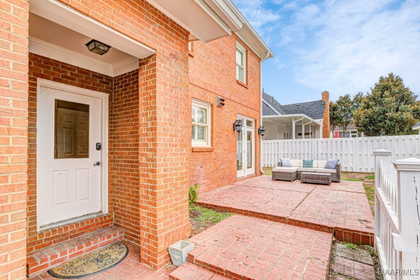 8141 Oak Alley