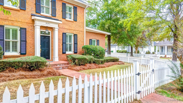 8141 Oak Alley