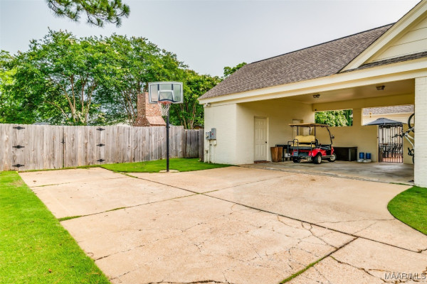 2751 Fernway Drive