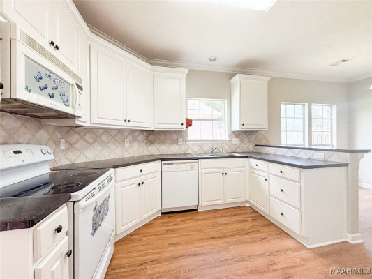 9436 BROADLEAF Drive