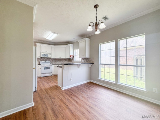 9436 BROADLEAF Drive