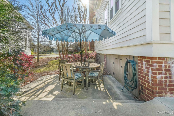 116 CHAPEL HILL Street