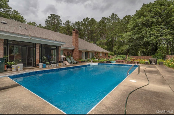 409 FOXHALL Road