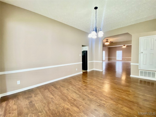 1176 Deatsville Highway