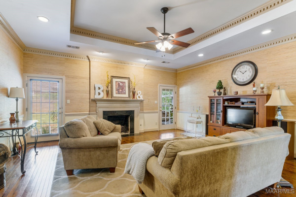 203 EVERGREEN Street