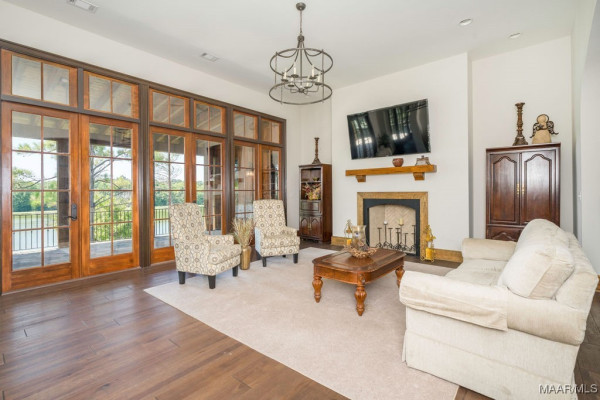 51 N Leahmon Lane