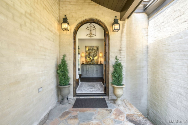 51 N Leahmon Lane
