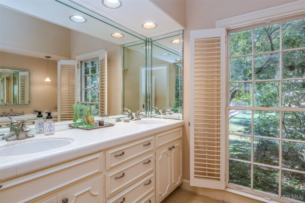 2722 Lansdowne Drive