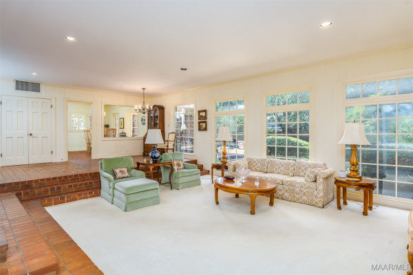 2722 Lansdowne Drive