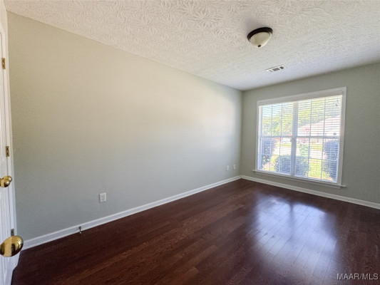 6337 Burbank Crossing Loop
