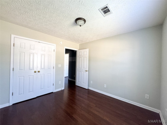 6337 Burbank Crossing Loop