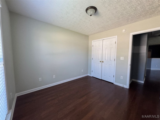 6337 Burbank Crossing Loop