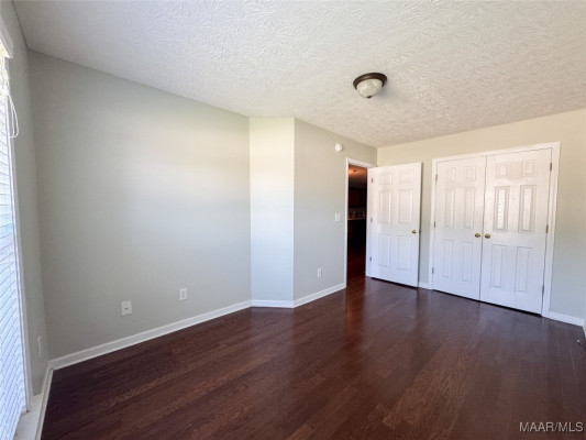 6337 Burbank Crossing Loop