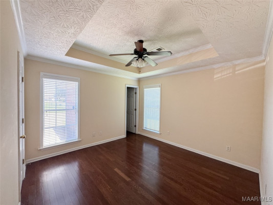 6337 Burbank Crossing Loop