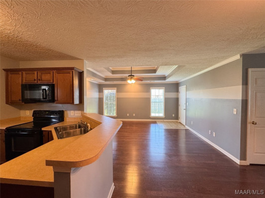 6337 Burbank Crossing Loop