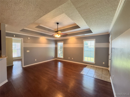 6337 Burbank Crossing Loop