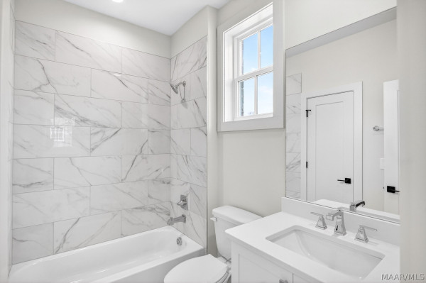 4533 Broadwick Street