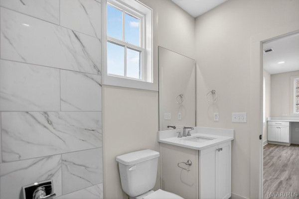 4533 Broadwick Street