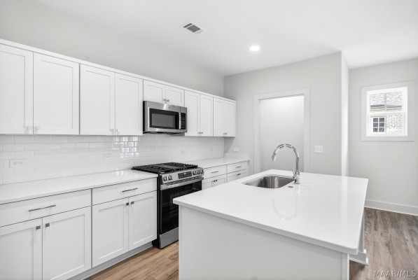 4533 Broadwick Street