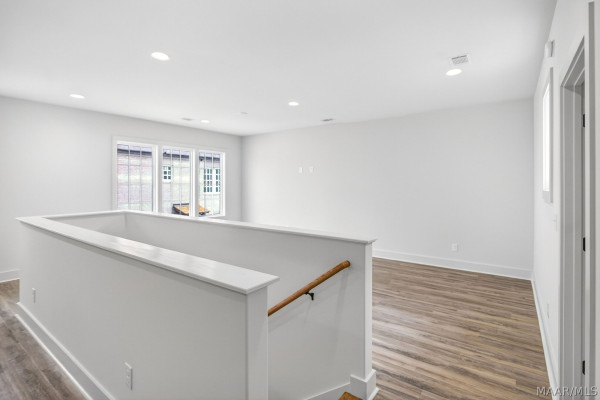 4533 Broadwick Street