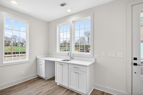 4533 Broadwick Street