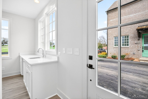 4533 Broadwick Street