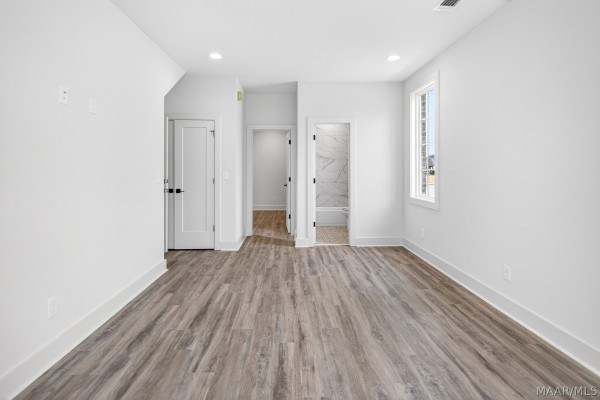 4533 Broadwick Street