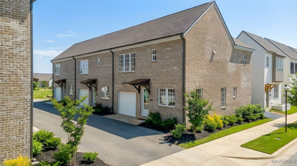 4537 Broadwick Street