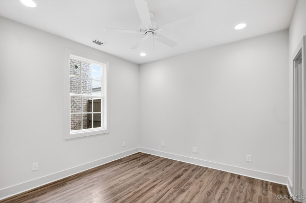 4537 Broadwick Street