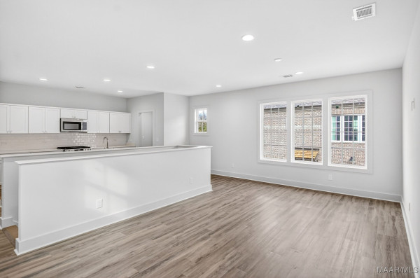 4537 Broadwick Street