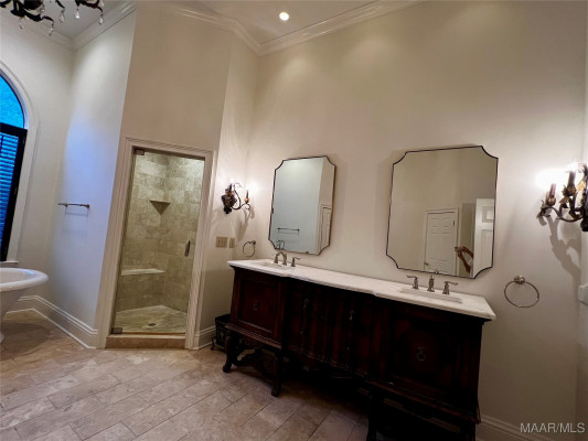 7863 Lakeridge Drive