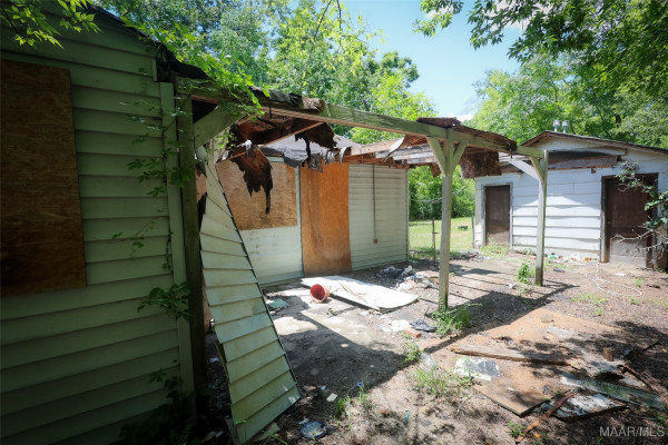 101 E Woodland Drive