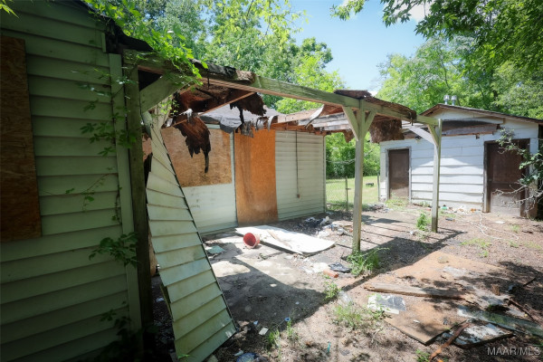 101 E Woodland Drive