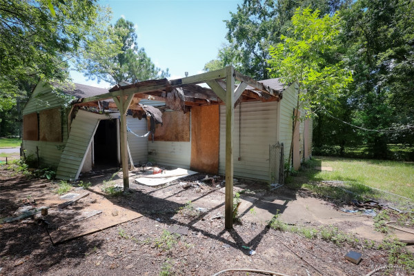 101 E Woodland Drive