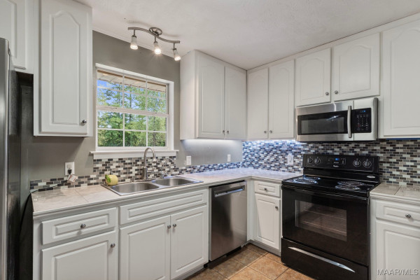 824 County Road 1 . N