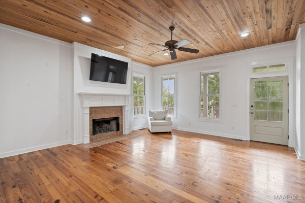 5 Avenue of the Waters .