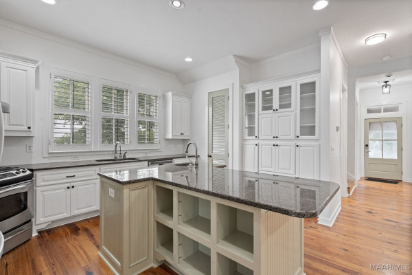 5 Avenue of the Waters .